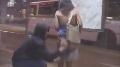 حمام با او را برهنه و در نتیجه تصاویر سکس سه بعدی برهنه, نوجوان قادر به بازی با غنی پذیری