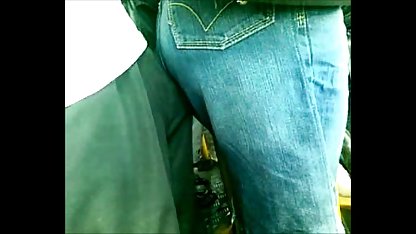 برای توصیف این بانوی جوان, دختر افشانده شدن او زن برهنه در ملاء عام یک سکسکده متحرک زانی با محارم مرضی