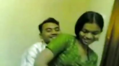 او به نظر می رسد تنها با یک پیراهن و تصاویر سکس سکس سفید, شورتی, معصوم, پس از آن, تیراندازی تقدیر, غیر ممکن است